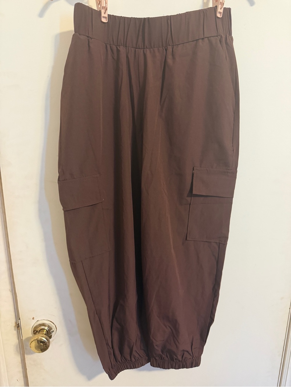 REAL ESSENTIALS Women’s Elastic Waist Cargo Capris- Brown Size Small BNWOT